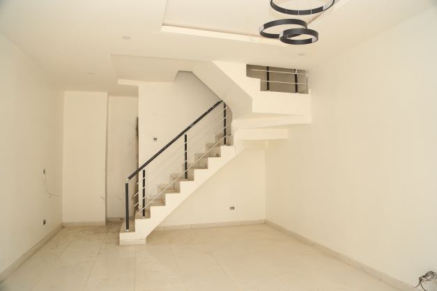 4bedroom Terrace duplex.