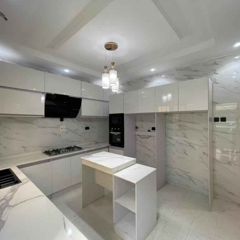 6 BEDROOM FULLY DETACHED DUPLEX