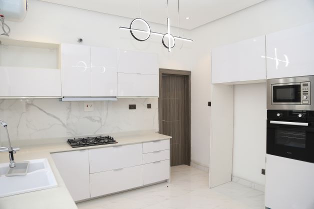 Spacious 4 Bedroom Detached Duplex with BQ