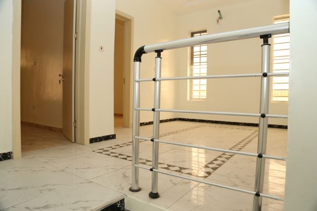 4bedroom semi-detached duplex.