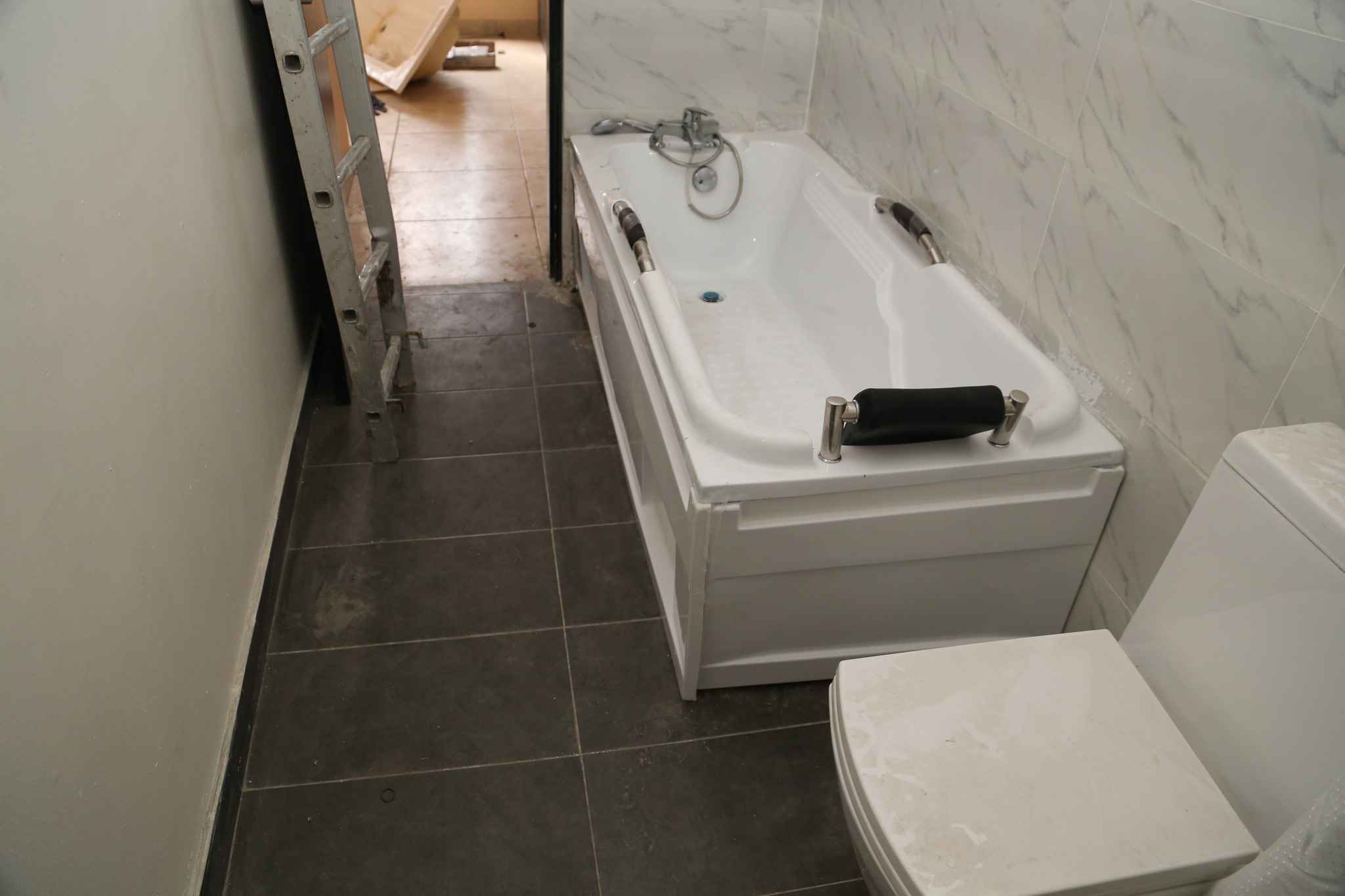 2 BEDROOM Flat