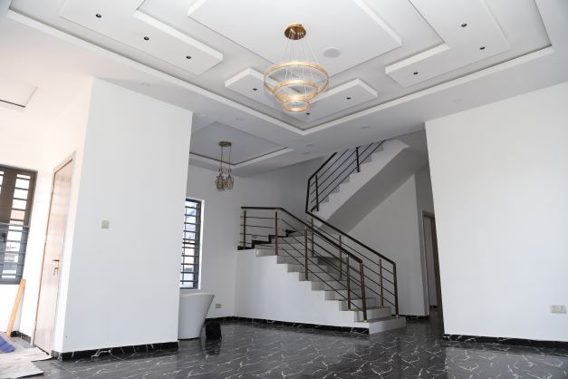 4bedroom semi-detached duplex.