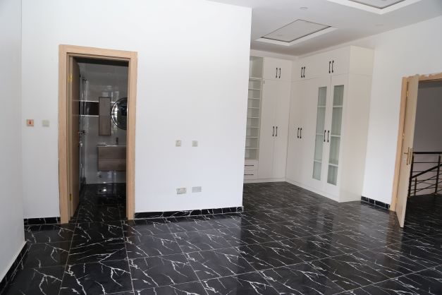 4bedroom detached duplex with bq