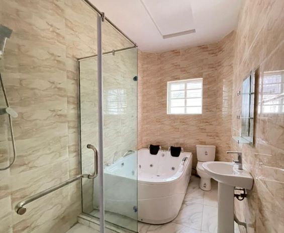 4 BED SEMI-DETACHED DUPLEX WITH BQ