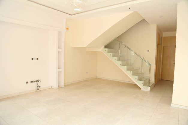 4bedroom semi-detached duplex.