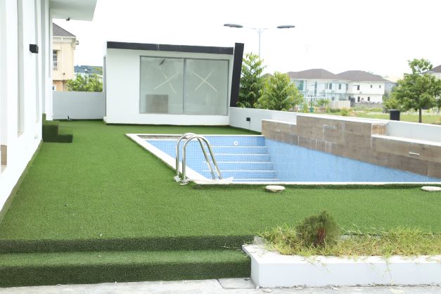 Luxury 5bedroom detached duplex with bq