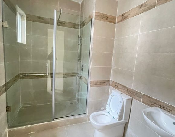 FULLY SERVICED BEAUTIFULLY CRAFTED 4 BED SEMI-DETACHED DUPLEX