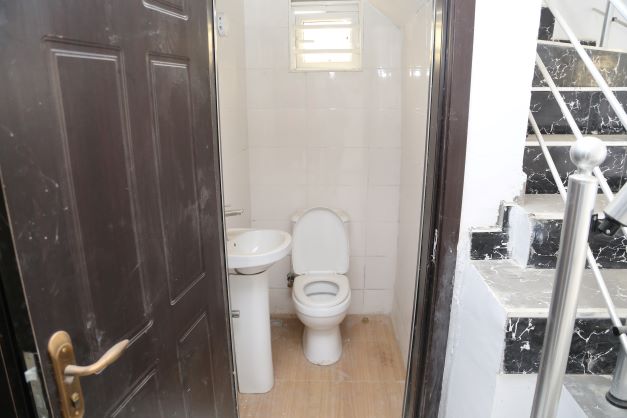 4bedroom semi-detached duplex.