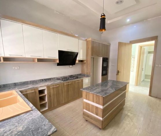 5bedroom detached duplex for sale.