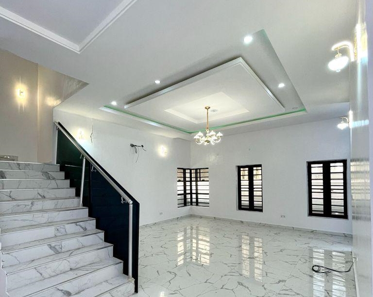 5bedroom detached duplex for sale.