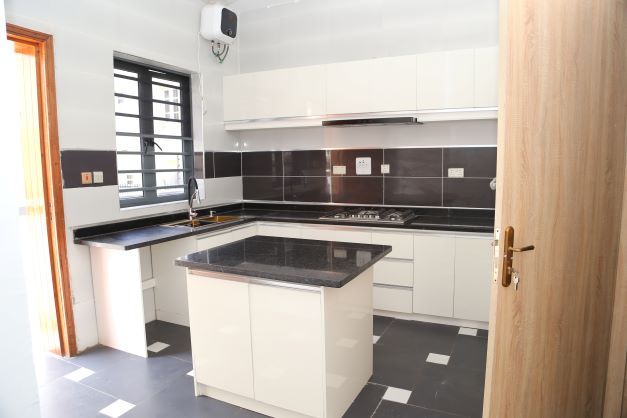 4bedroom semi-detached duplex.