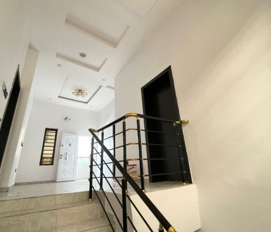 BEAUTIFUL 4 BED FULLY DETACHED DUPLEX WITH SWIMMING POOL