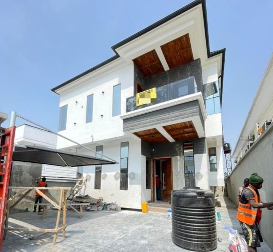 WELL BUILT 5 BED FULLY DETACHED DUPLEX WITH BQ