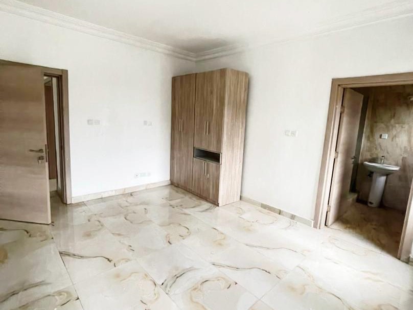 WaterFront 3 Bedroom Flat with BQ