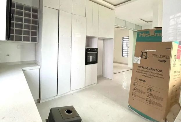 5bedroom detached duplex with bq