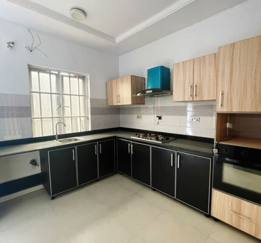 Spacious 5 Bedroom Terrace Duplex with BQ
