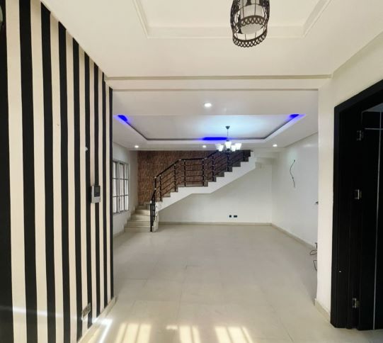 Spacious 5 Bedroom Terrace Duplex with BQ