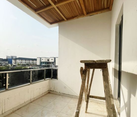 Spacious 5 Bedroom Detached Duplex with BQ