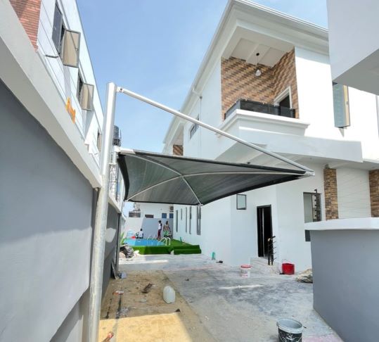 BEAUTIFUL 4 BED FULLY DETACHED DUPLEX WITH SWIMMING POOL