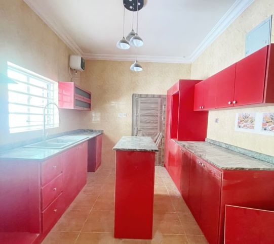 Spacious 5 Bedroom Detached Duplex with BQ