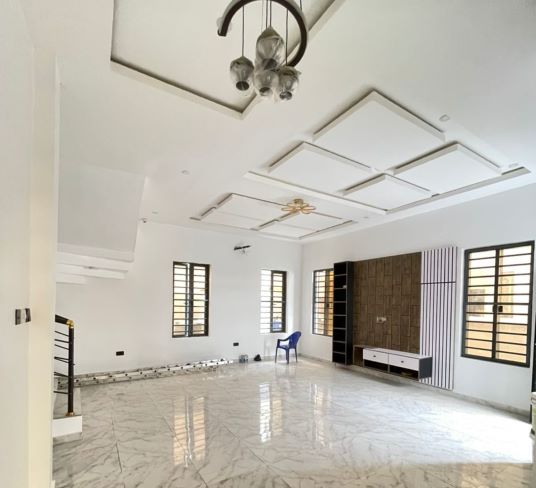 BEAUTIFUL 4 BED FULLY DETACHED DUPLEX WITH SWIMMING POOL