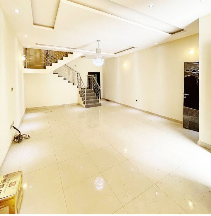 4bedroom Terrace duplex.