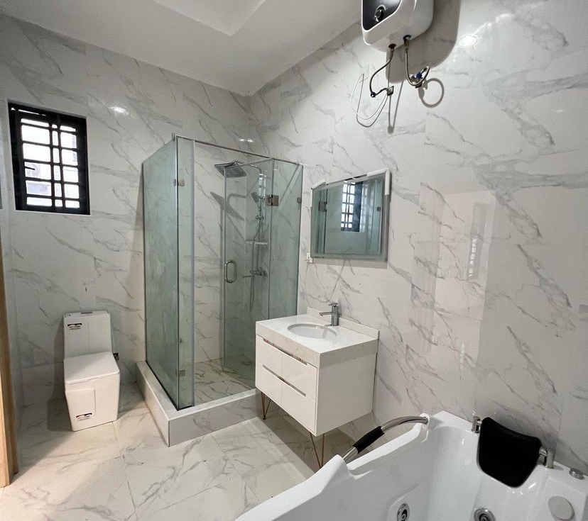 5bedroom detached duplex with bq