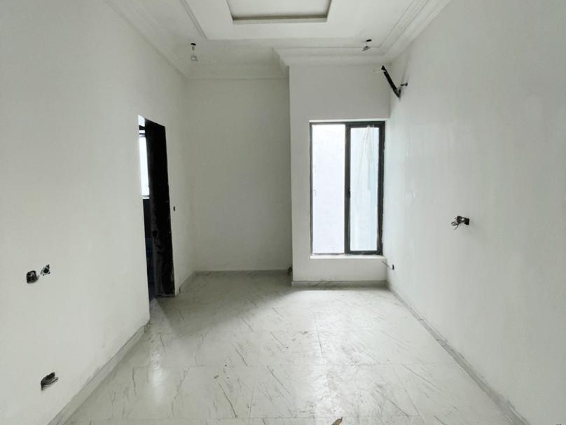 6bedroom detached duplex