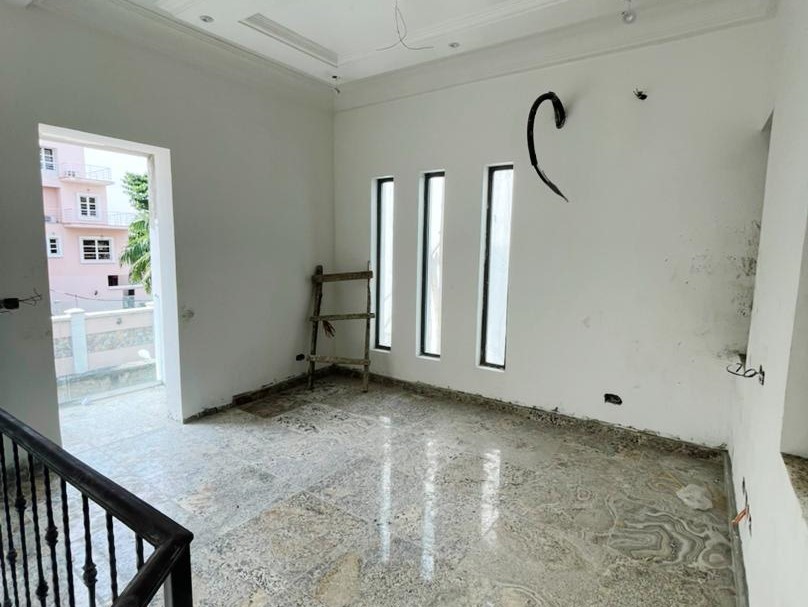 6bedroom detached duplex