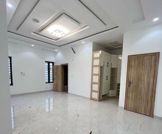 5bedroom detached duplex with bq