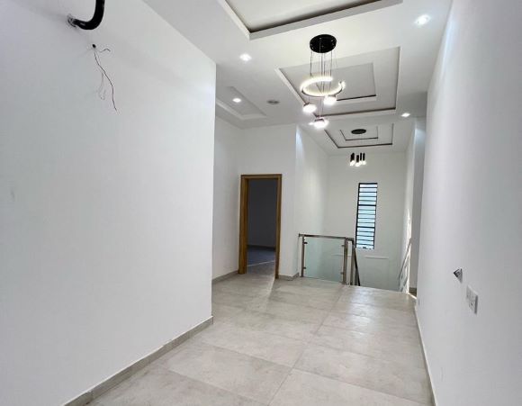 5bedroom detached duplex with bq