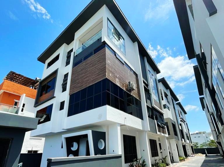 Luxury 5 Bedroom Detached Duplex with BQ