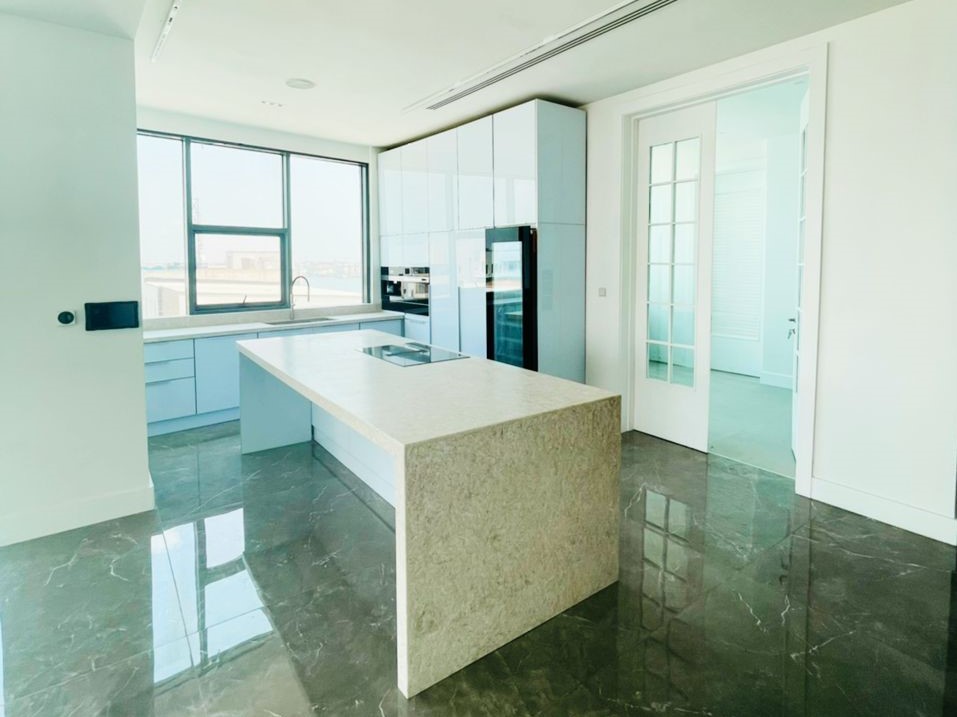Luxury 5 Bedroom Apartment & Maisonette with 2 Rooms BQ