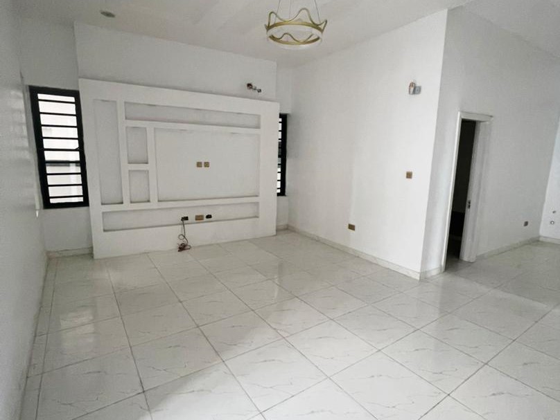 5bedroom detached duplex with bq