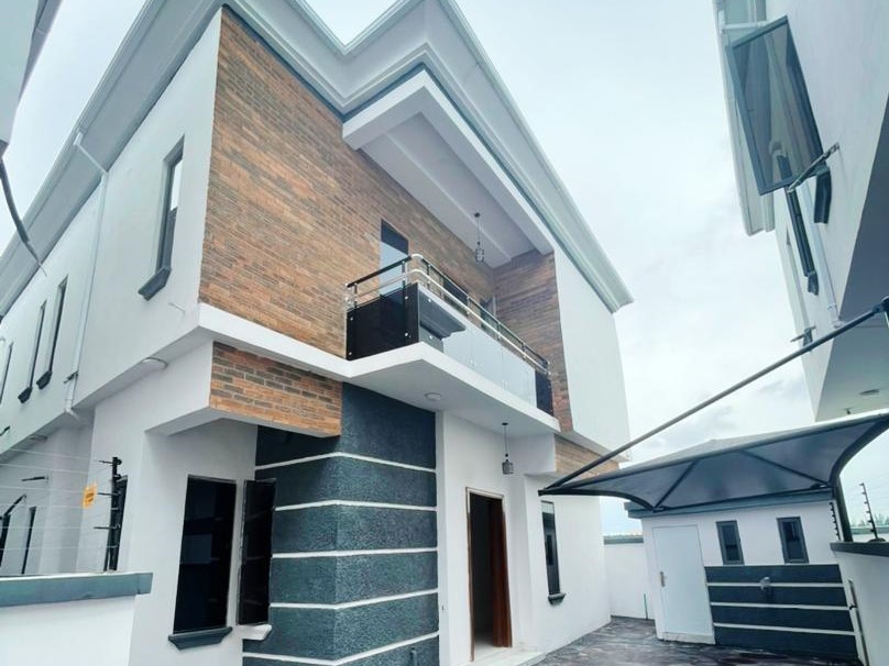 5bedroom detached duplex with bq