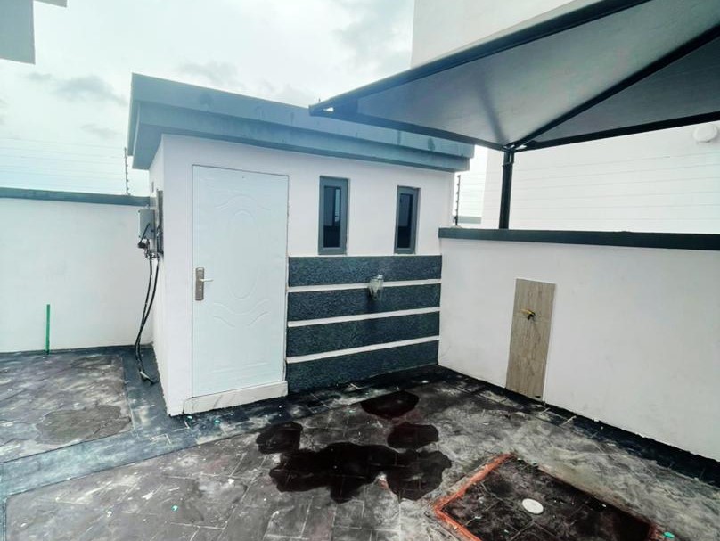 5bedroom detached duplex with bq