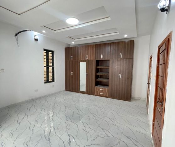 ELEGANT 4 BED SEMIDETACHED DUPLEX