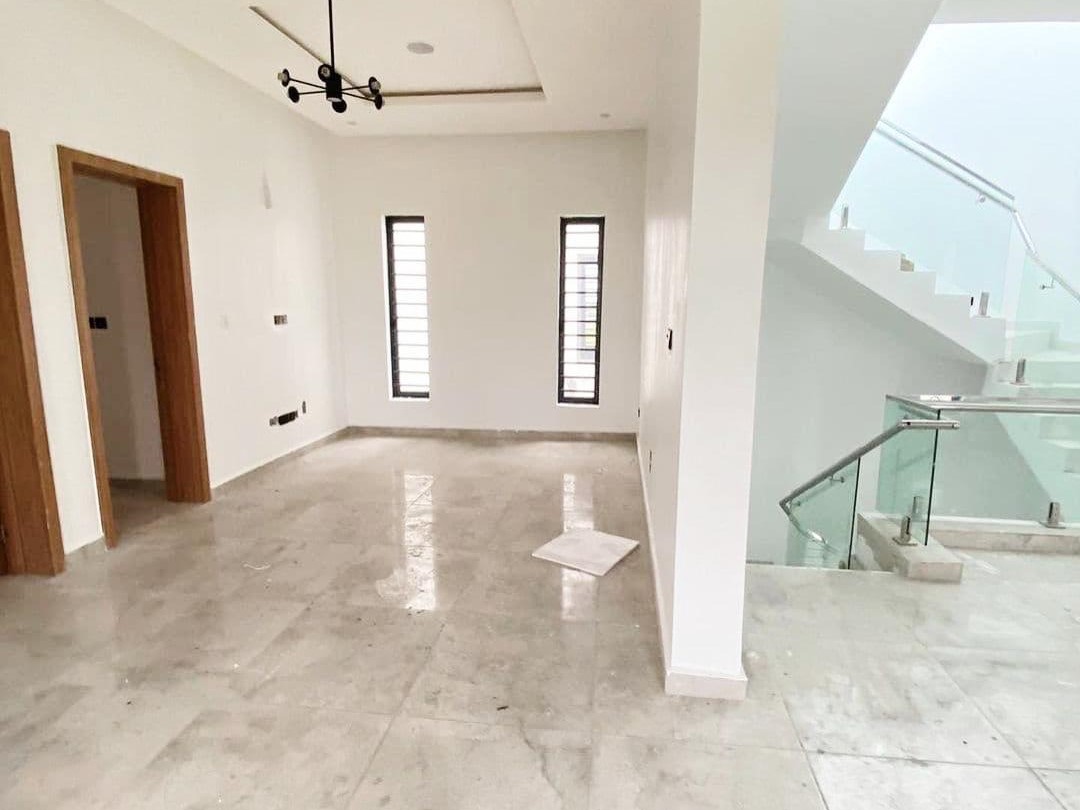 Spacious 5 Bedroom Detached Duplex with BQ