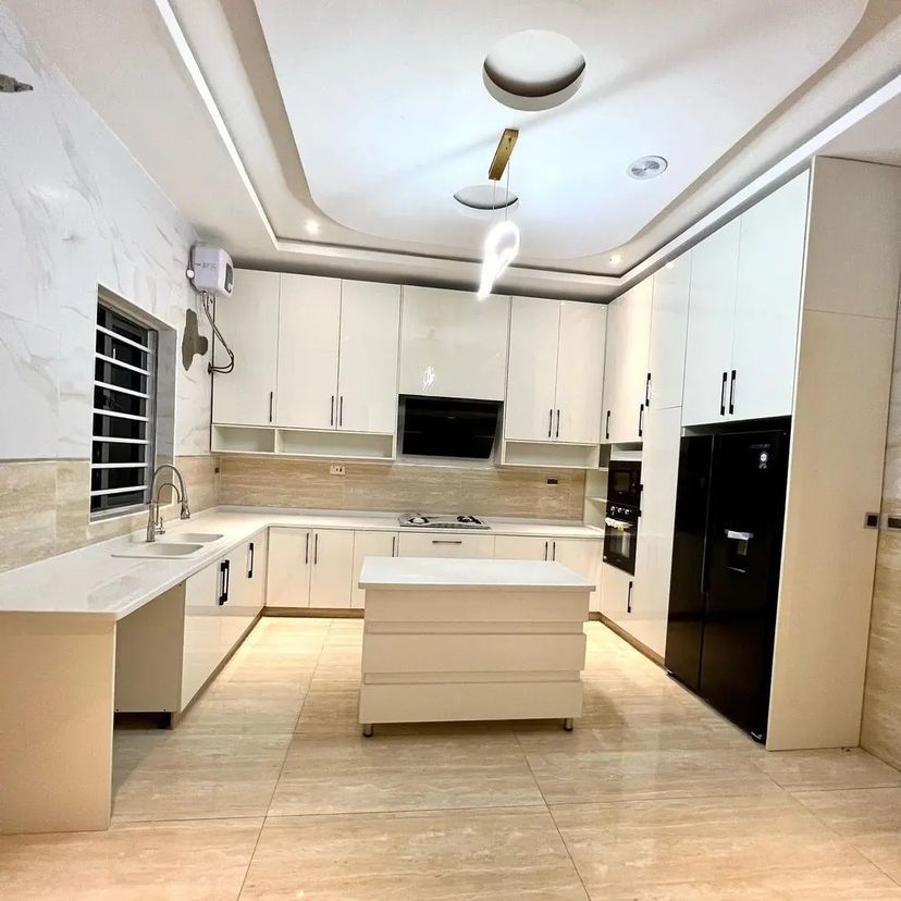 Spacious 5 Bedroom Detached Duplex with BQ