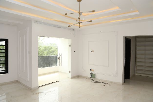 4bedroom semi-detached duplex.