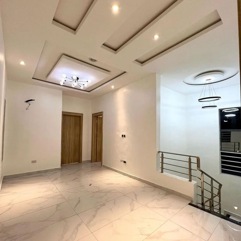 Spacious 5 Bedroom Detached Duplex with BQ