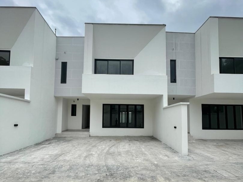 Spacious 3 Bedroom Terrace Duplex with BQ