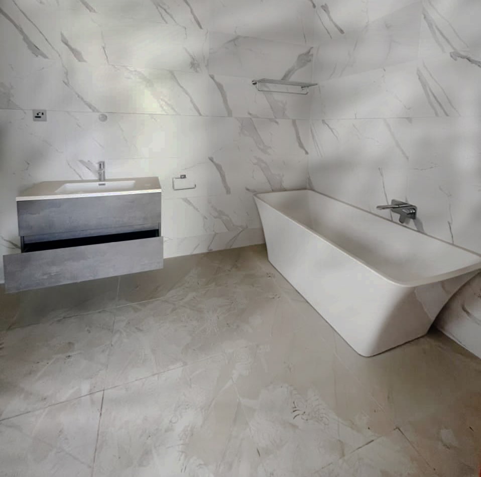 5 bedroom detached duplex with BQ