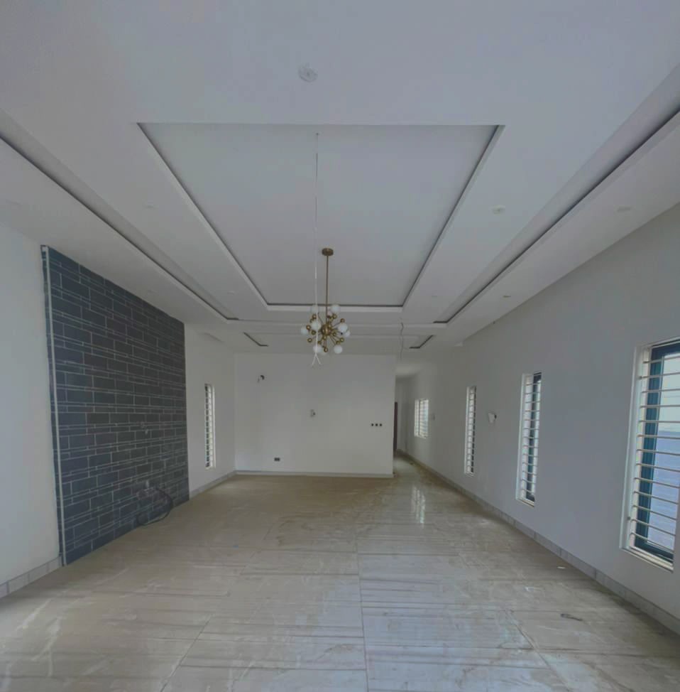 5 bedroom detached duplex with BQ