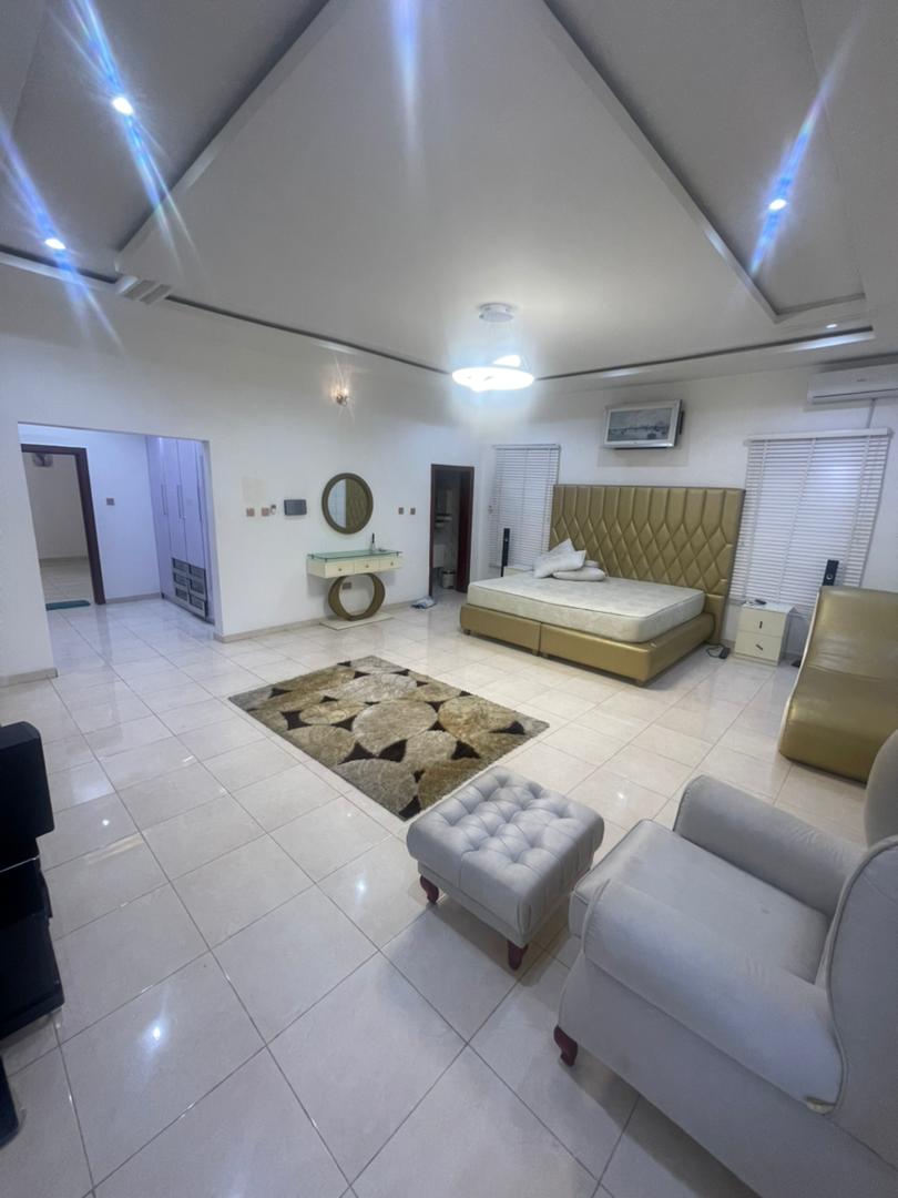 5 bedroom Fully detached duplex
