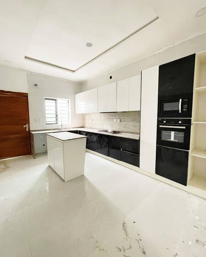 4 bedroom semi detached duplex with BQ