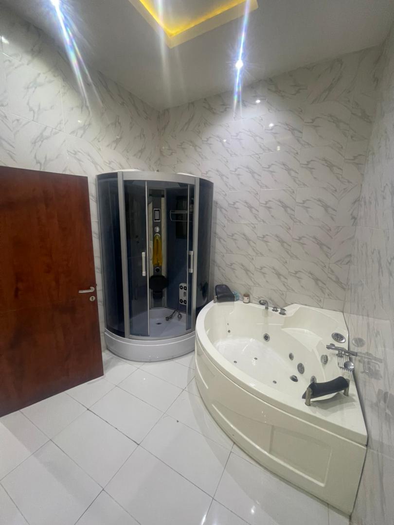 5 bedroom Fully detached duplex