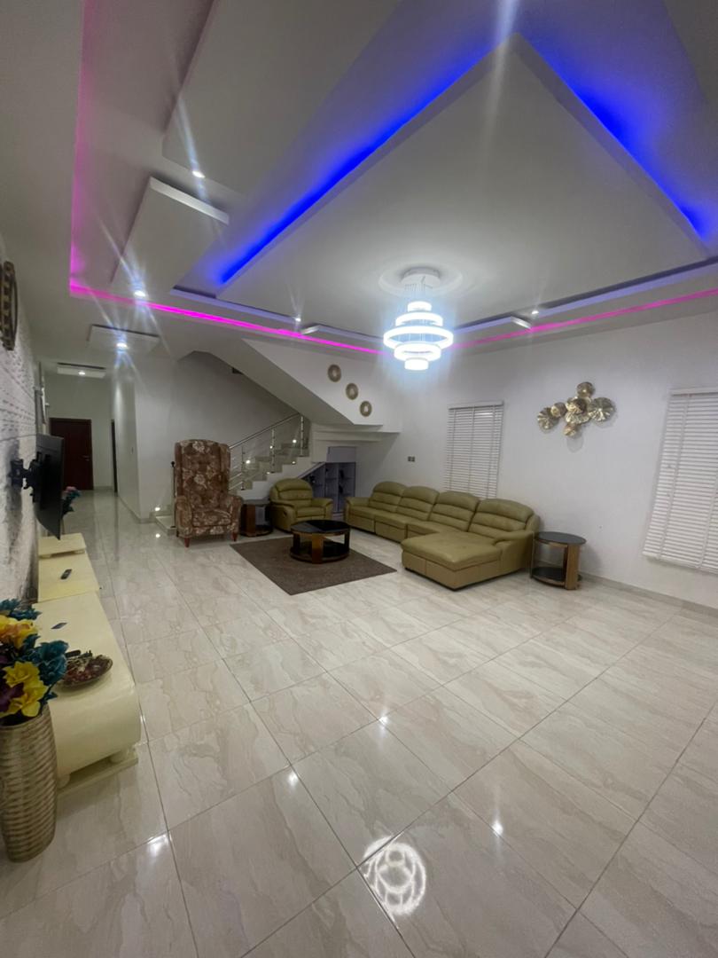 5 bedroom Fully detached duplex