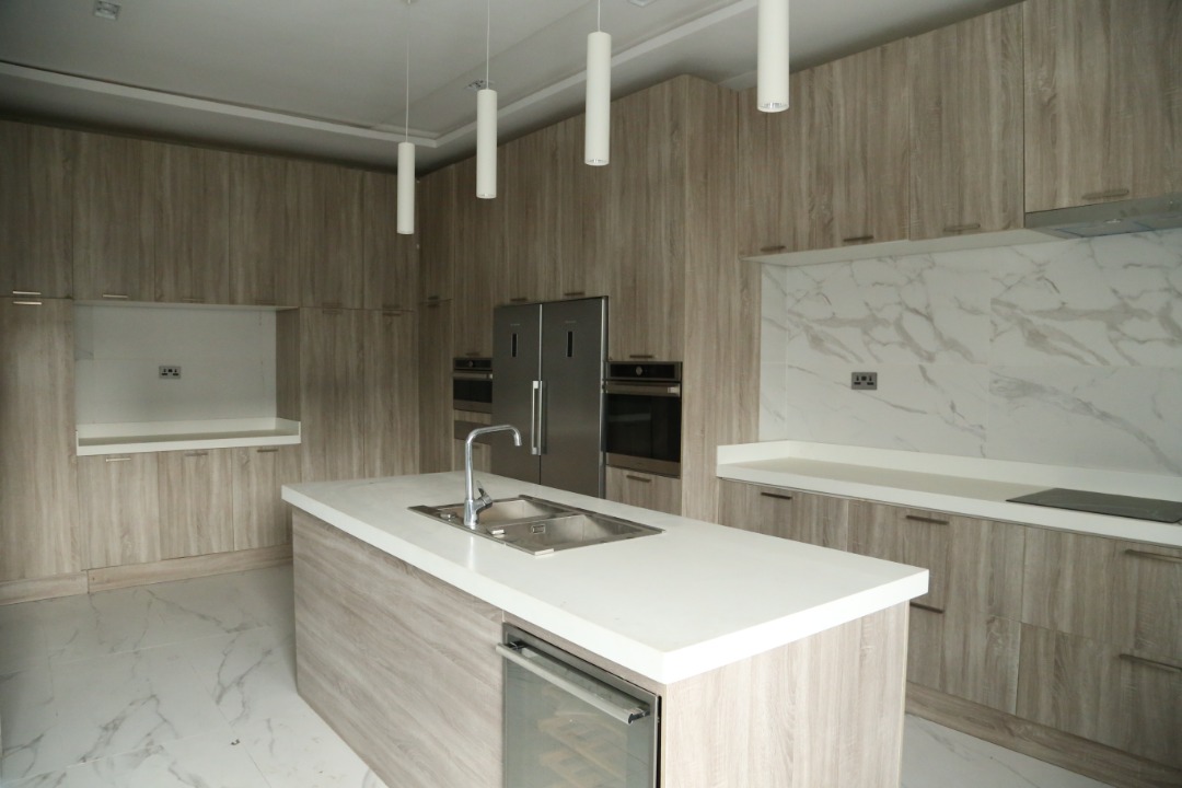 Luxury 5 bedroom fully detached duplex