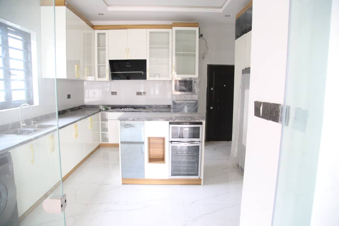 4 bedroom detached duplex + BQ